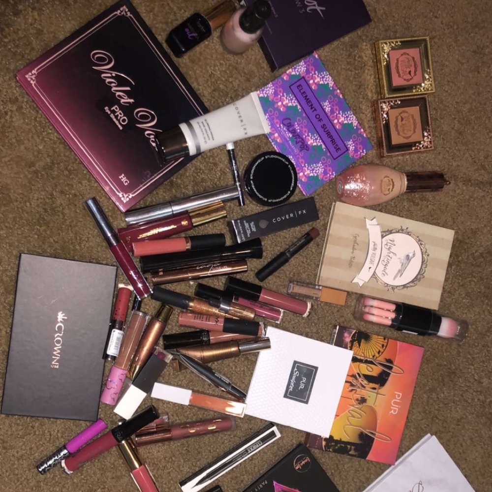 New and swatched only,never worn makeup